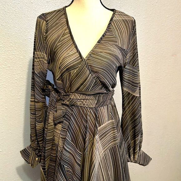 Vintage Meghan LA women’s balloon sleeves maxi dress. No size tag. Elastic waist - Picture 3 of 11